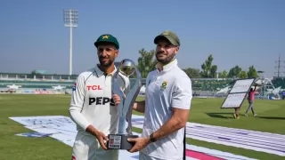 South Africa Thrashes Pakistan by 8