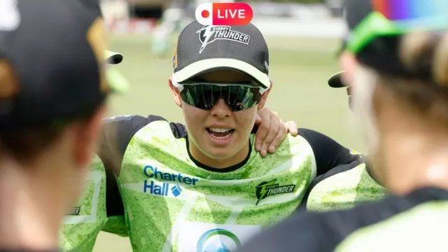 Sydney Thunder vs Sydney Sixers WBBL match