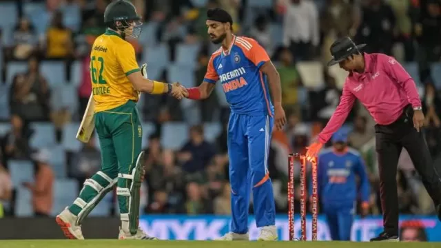 Top 5 bowlers with most wickets in