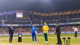Unchanged India Bowl First; SA Add