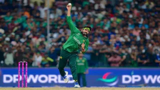 Who is Usman Tariq, his bowling