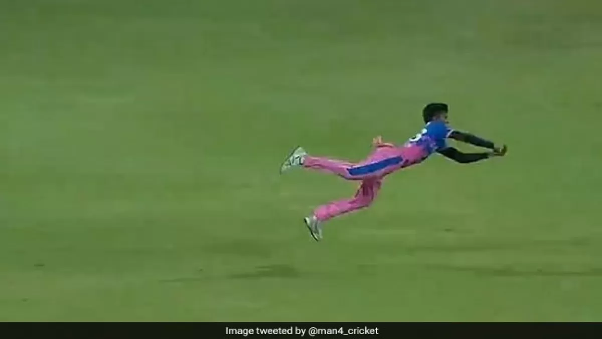 IPL 2021: चेतन सकारिया ने सुपरमैन की तरह हवा में उड़कर लिया जोरदार कैच, बल्लेबाज भी रह गया हैरान.देखें Video