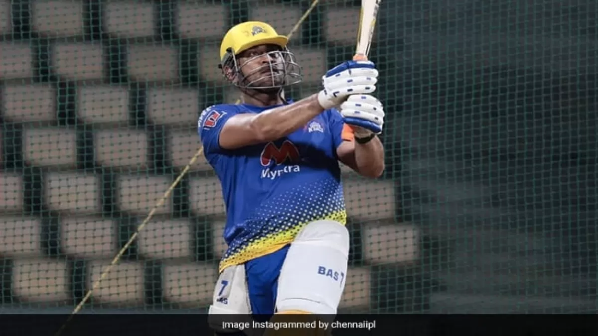 IPL 2021: फिर से धोनी के बल्ले से बरसे छक्के-चौके, दूसरी टीमों के लिए बजी खतरे की घंटी.. देखें Video