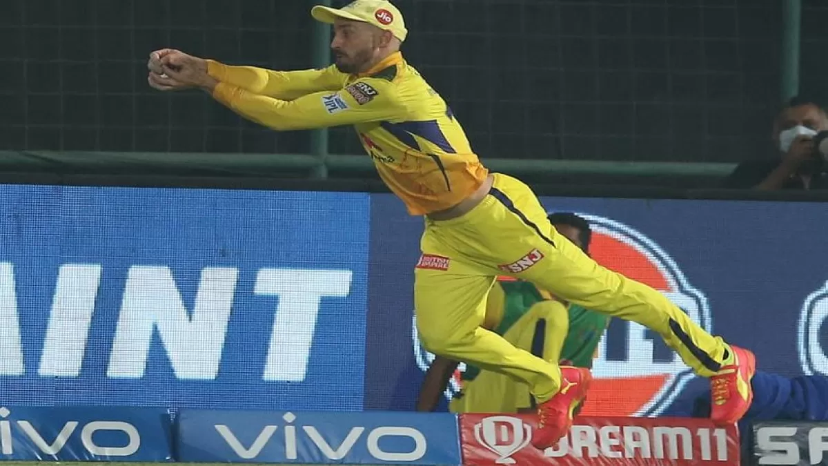 IPL 2021: डुप्लेसिस ने खुद को बना लिया सुपरमैन, ऐसा हवाई कैच लेकर जडेजा को कर दिया हैरान..देखें Video