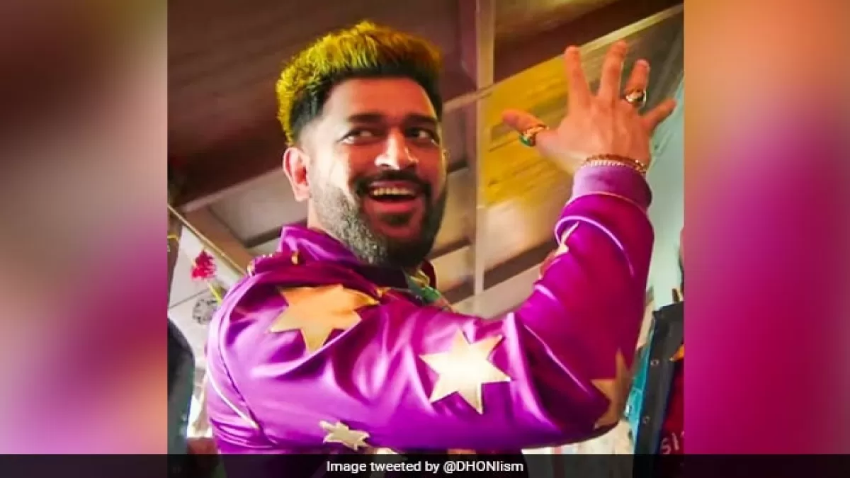 IPL 2021: धोनी का टपोरी अंदाज देखकर फैन्स रह गए दंग, बोले- रणवीर सिंह से दूर रहें प्लीज...