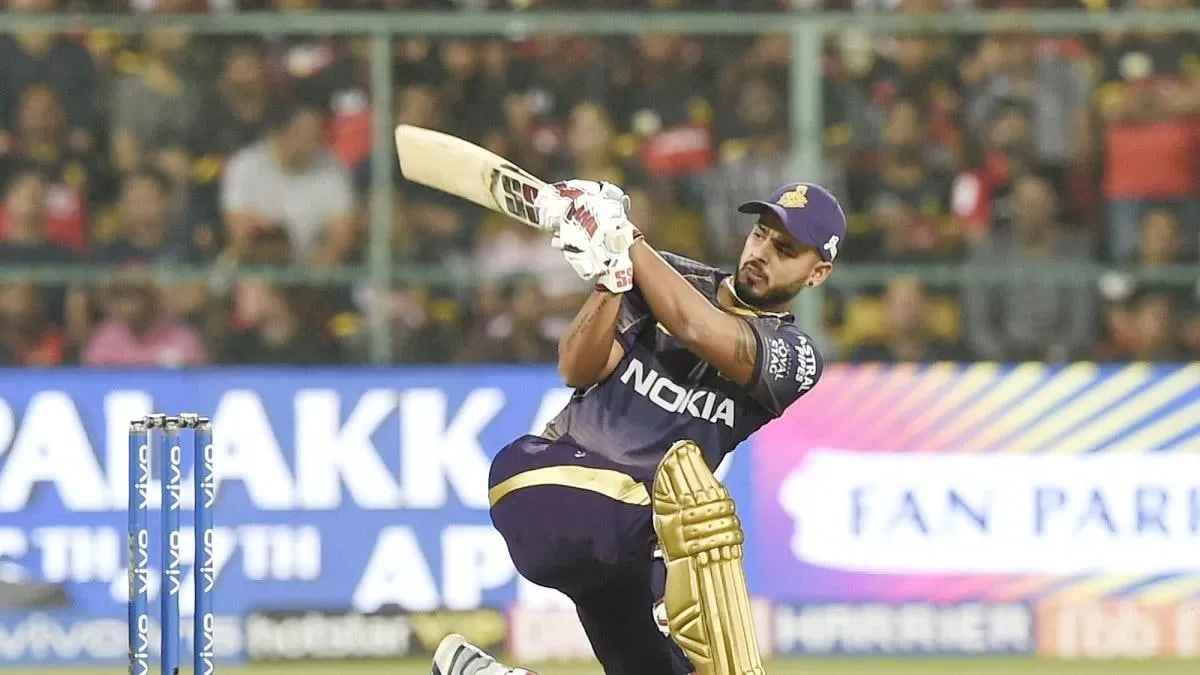 IPL: कोलकाता नाइट राइडर्स को लगा बड़ा झटका, टीम के स्टार बल्लेबाज को हुआ कोरोना
