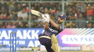 IPL: कोलकाता नाइट राइडर्स को लगा बड़ा झटका, टीम के स्टार बल्लेबाज को हुआ कोरोना
