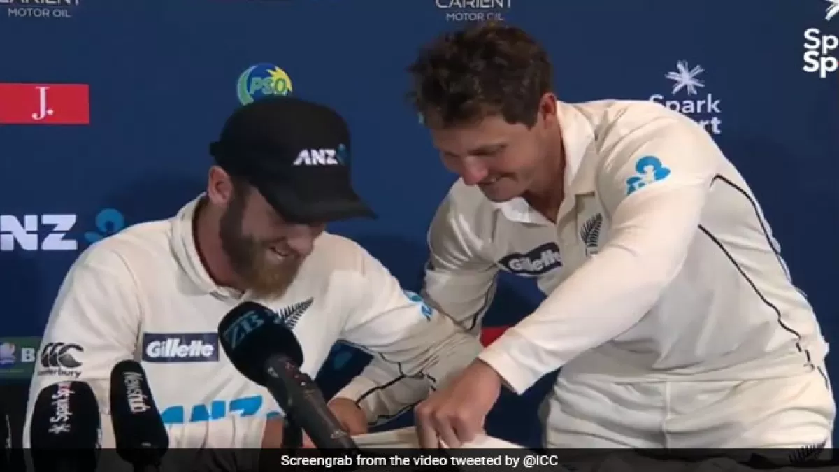 NZ vs PAK: कप्तान का ऑटोग्राफ लेने पहुंच गए विकेटकीपर देखें Video