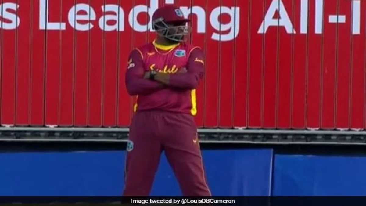 West Indies vs Australia मैच में पोलार्ड ने कर डाली ऐसी हरकत, फैन्स भी रह गए हैं दंग