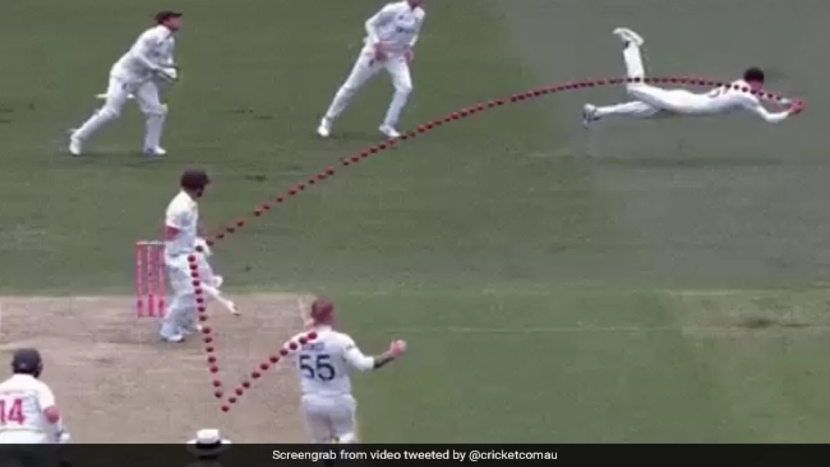 AUS vs ENG: कैच लपकने के लिए खिलाड़ी ने लगा दी लंबी छलांग, देखें Video