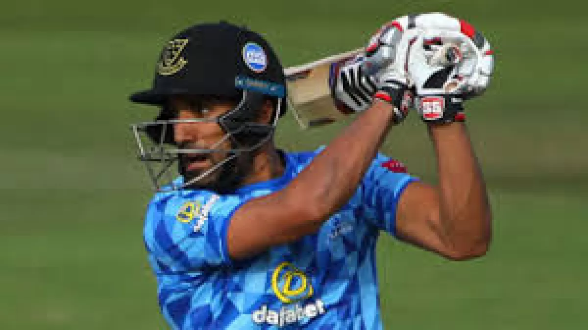 Ravi Bopara hit a stormy century while raining fours and sixes