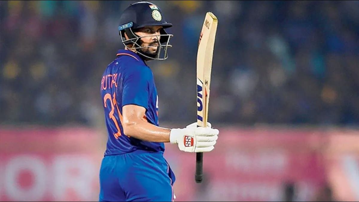 ऋतुराज गायकवाड़ के टीम से बाहर होने के बाद भड़का MS Dhoni का पुराना दोस्त