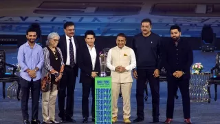 Champions Trophy 2025 : Trophy को देख Rohit Sharma ने किया कुछ ऐसा रिएक्ट