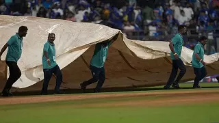 MI vs DC Weather Report: क्या आज वानखेड़े स्टेडियम में बारिश खलल डालेगी?