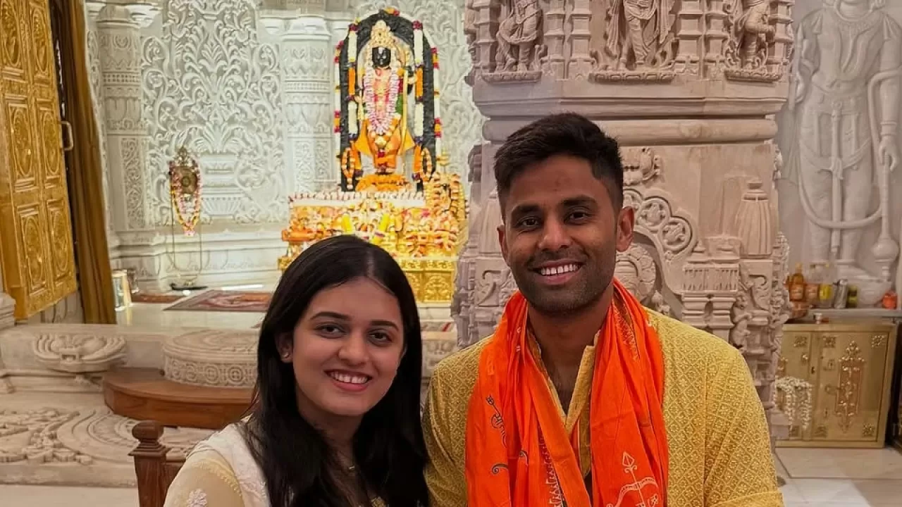 LSG vs MI मैच से पहले रामलला के दर्शन करने अयोध्या पहुंची मुंबई इंडियंस टीम