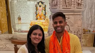 LSG vs MI मैच से पहले रामलला के दर्शन करने अयोध्या पहुंची मुंबई इंडियंस टीम