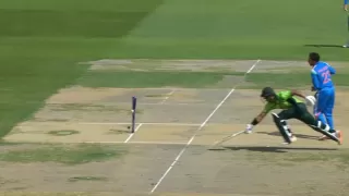 देखे वीडियो: Axar Patel ने Imam-ul-Haq को डारेक्ट हिट से रनआउट किया 