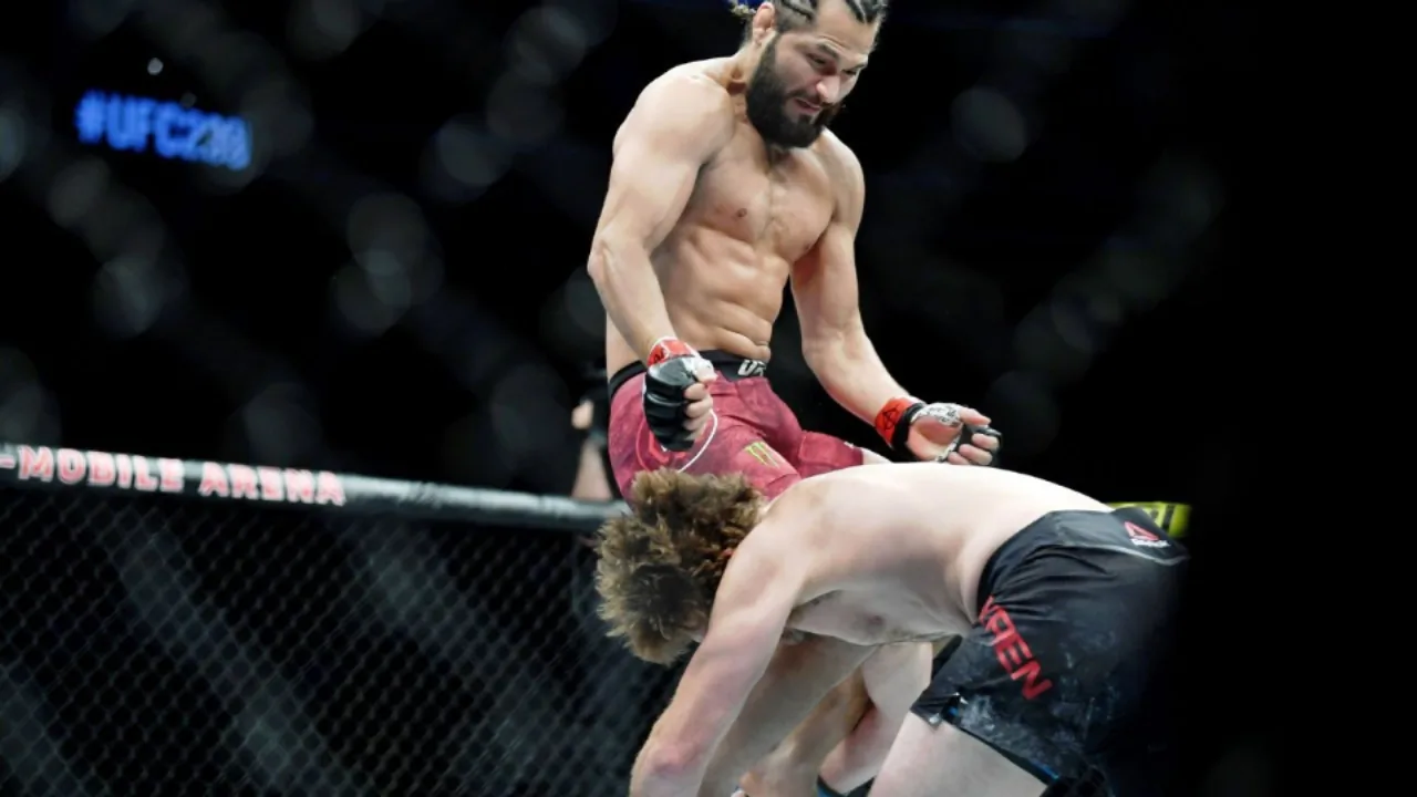UFC में जॉर्ज मासविडाल ने बेन एस्क्रेन को 5 सेकेंड में किया नॉकआउट