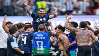 Messi shines even without scoring in a hard-fought semi-final; Argentina reaches the final after defeating England