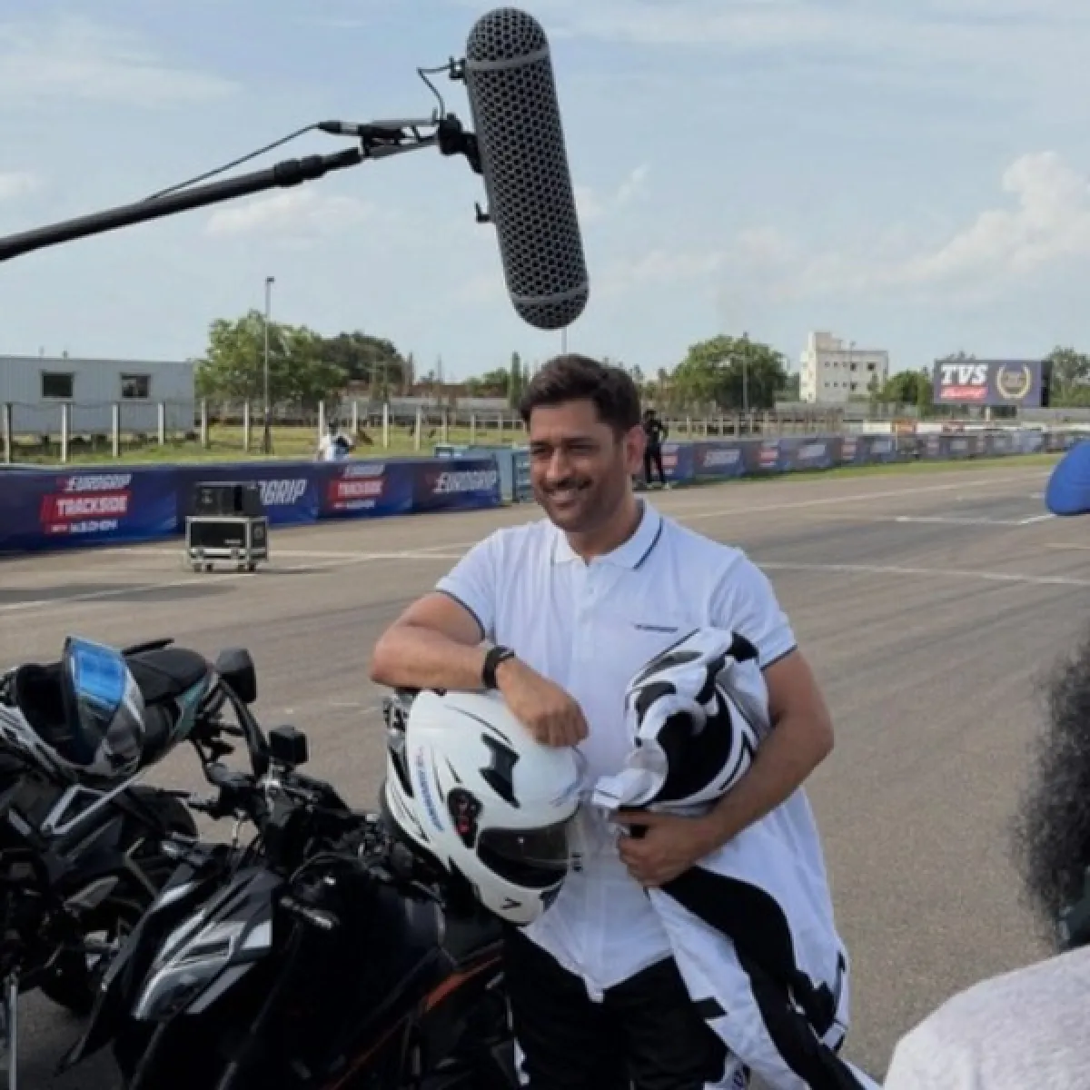 ms dhoni bike viral video 1