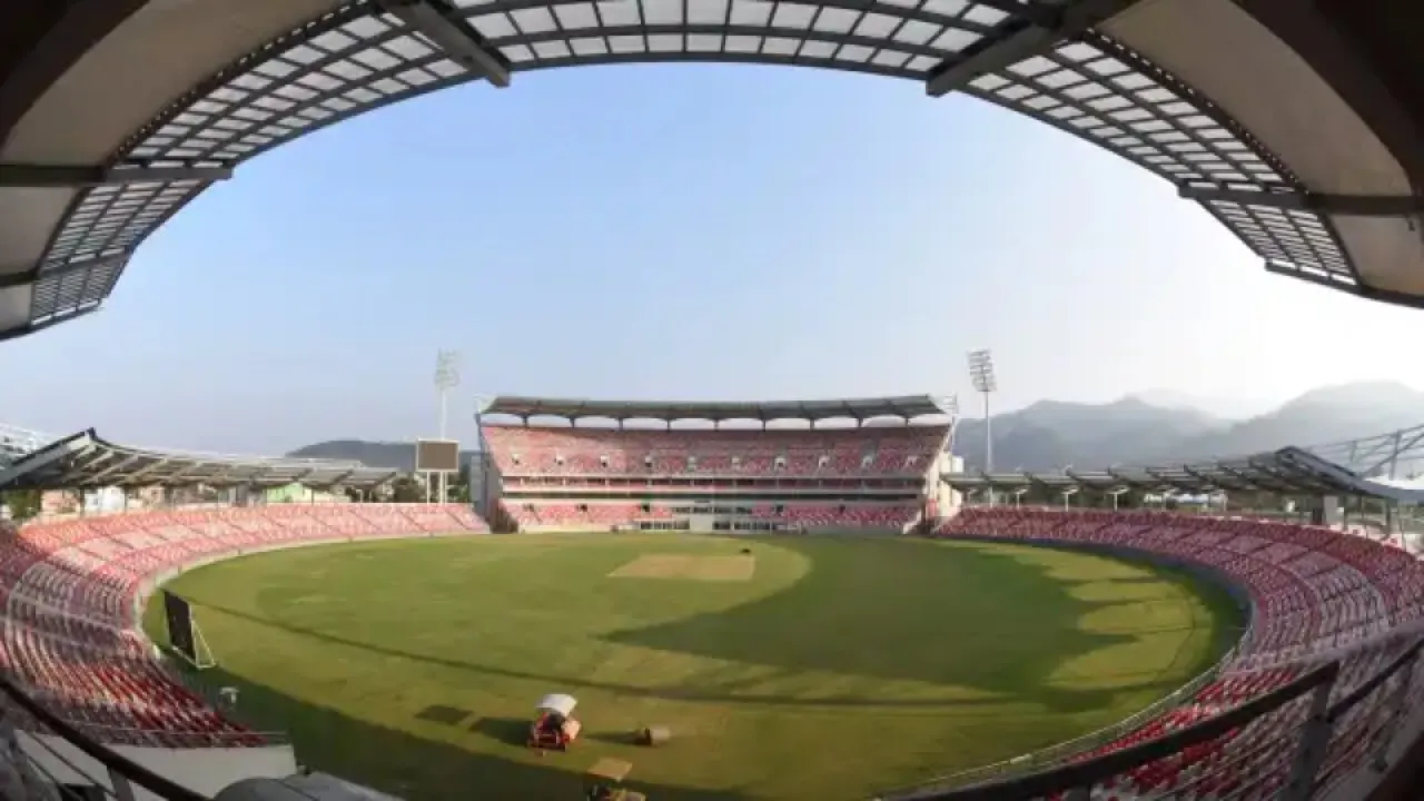 rajiv gandhi international stadium pitch report