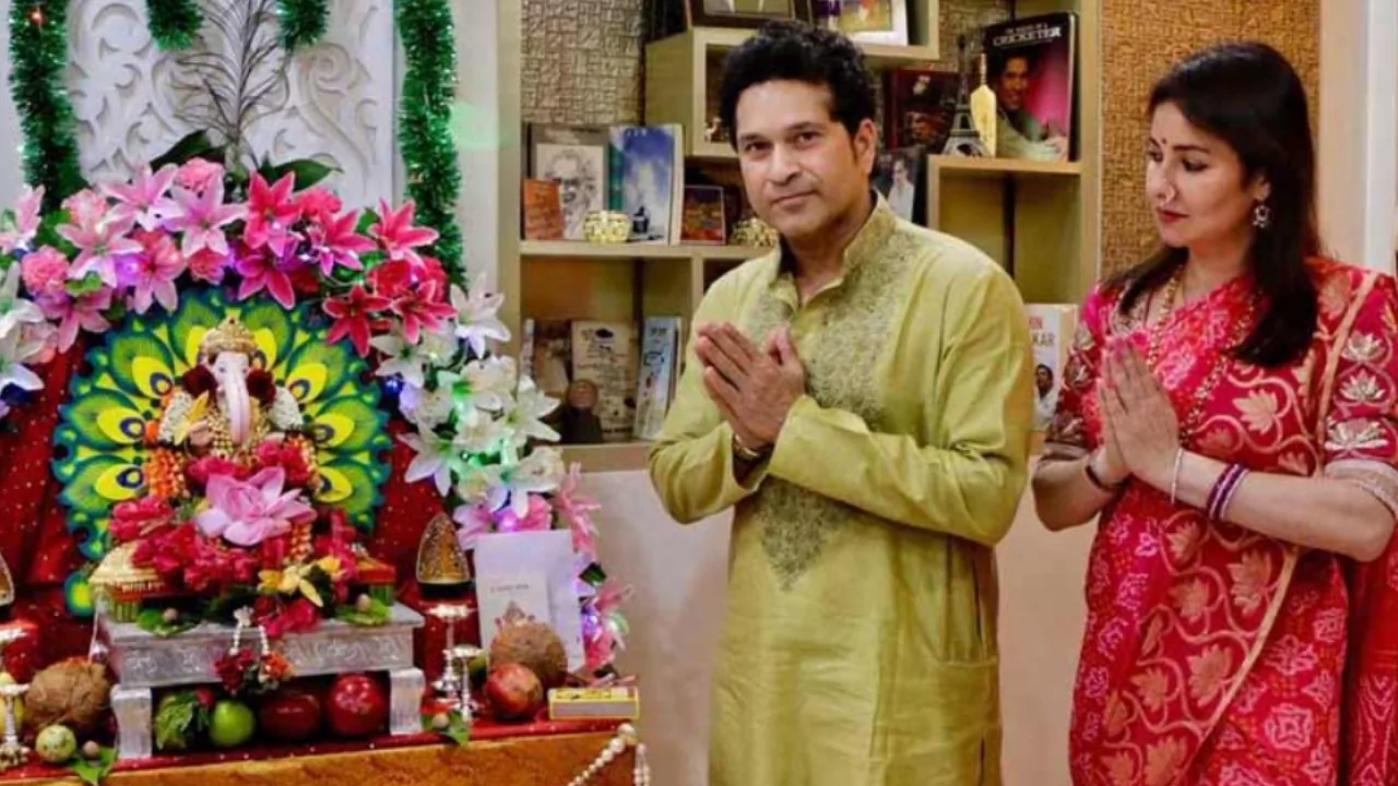 तेंदुलकर फैमिली का गणपति उत्सव: सानिया-सारा के लुक ने लूटी महफिल