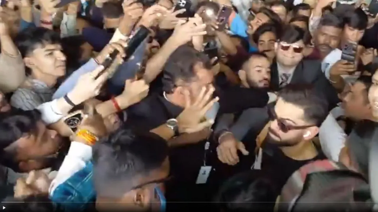 Viral Video: न्यूजीलैंड सीरीज के लिए वडोदरा में Virat Kohli के लैंड करते ही अफरा-तफरी मच गई।