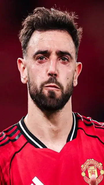 Bruno Fernandes and Roy Keane Picture