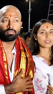 Hardik Pandya viral look after donating