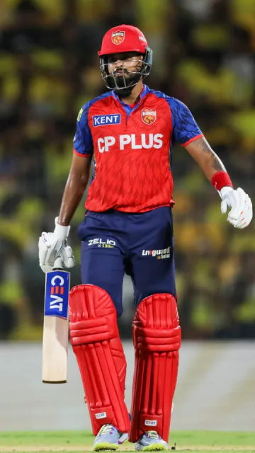 How many captains have scored Picture
