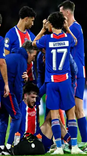 Khvicha Kvaratskhelia suffers ACL injury against