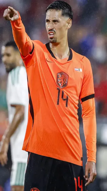 Netherlands shocked by Algeria in Picture