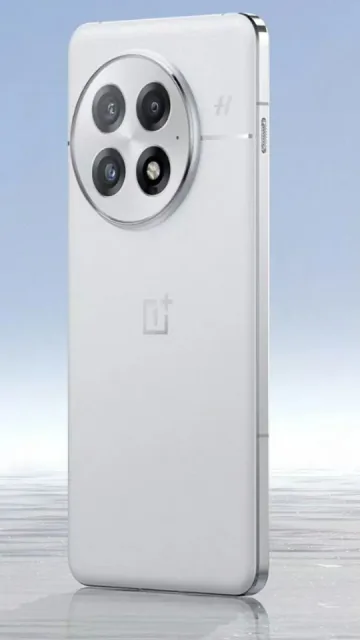 OnePlus 13 price drops by Picture