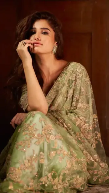 Rasha Thadani flaunts her charming Picture